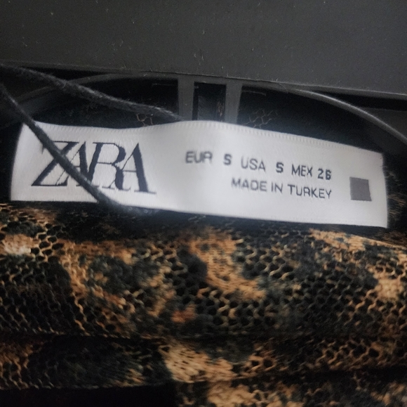 Zara Snakeskin print lace blouse with 2 front pockets. Size S - Picture 10 of 10